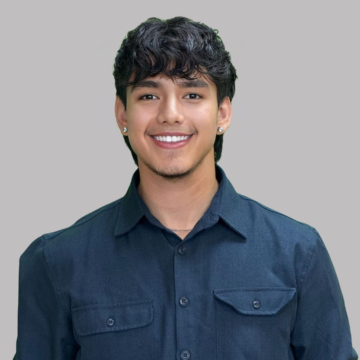 headshot luis
